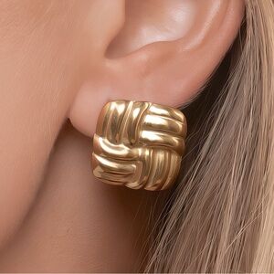 90’s Chic Gold Woven Earrings